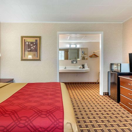 Rodeway Inn Мистик Экстерьер фото