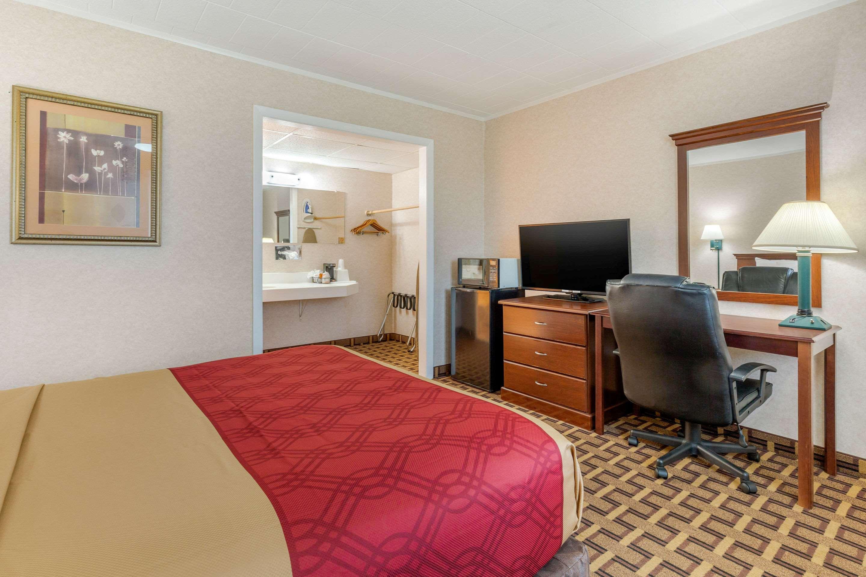 Rodeway Inn Мистик Экстерьер фото