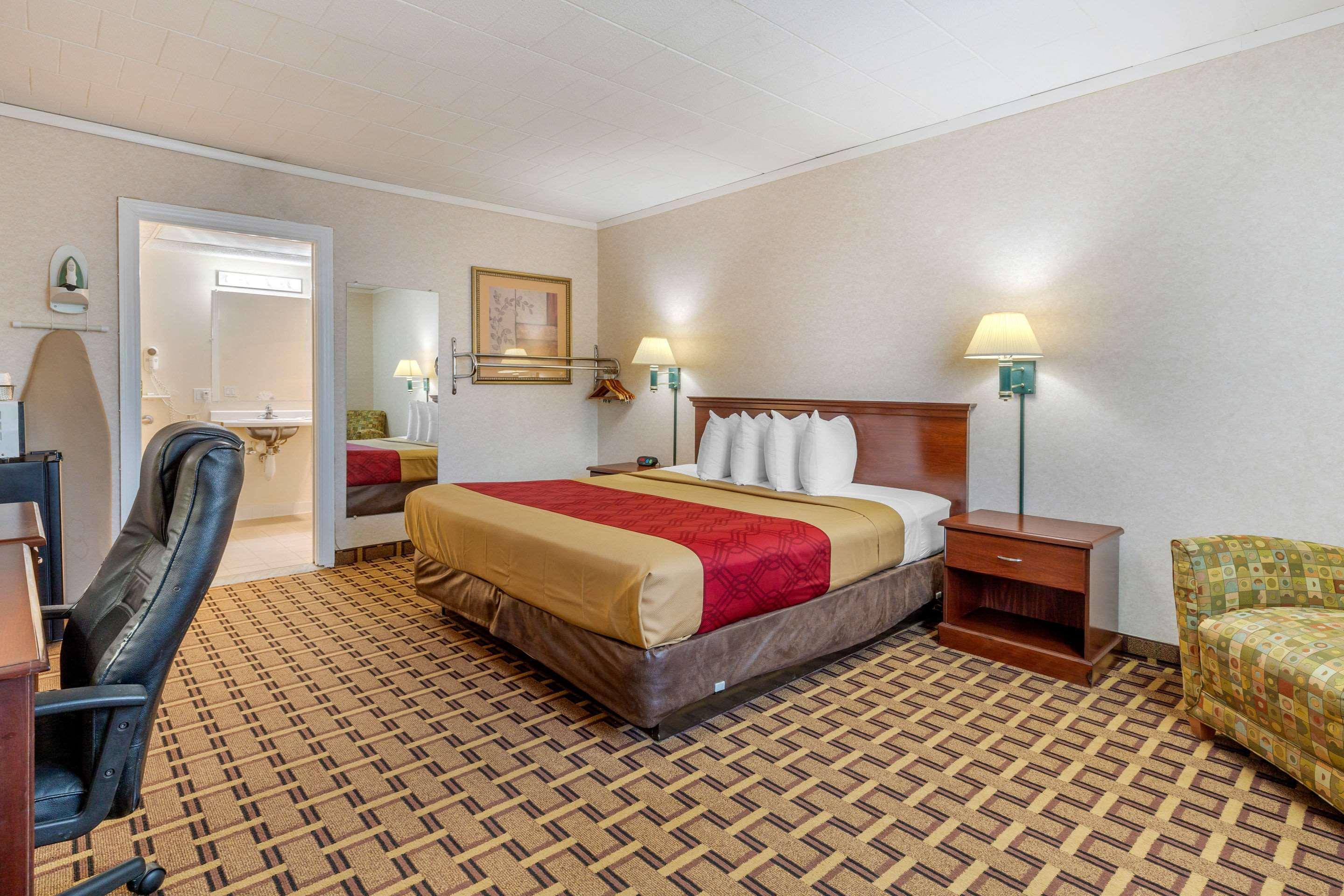 Rodeway Inn Мистик Экстерьер фото