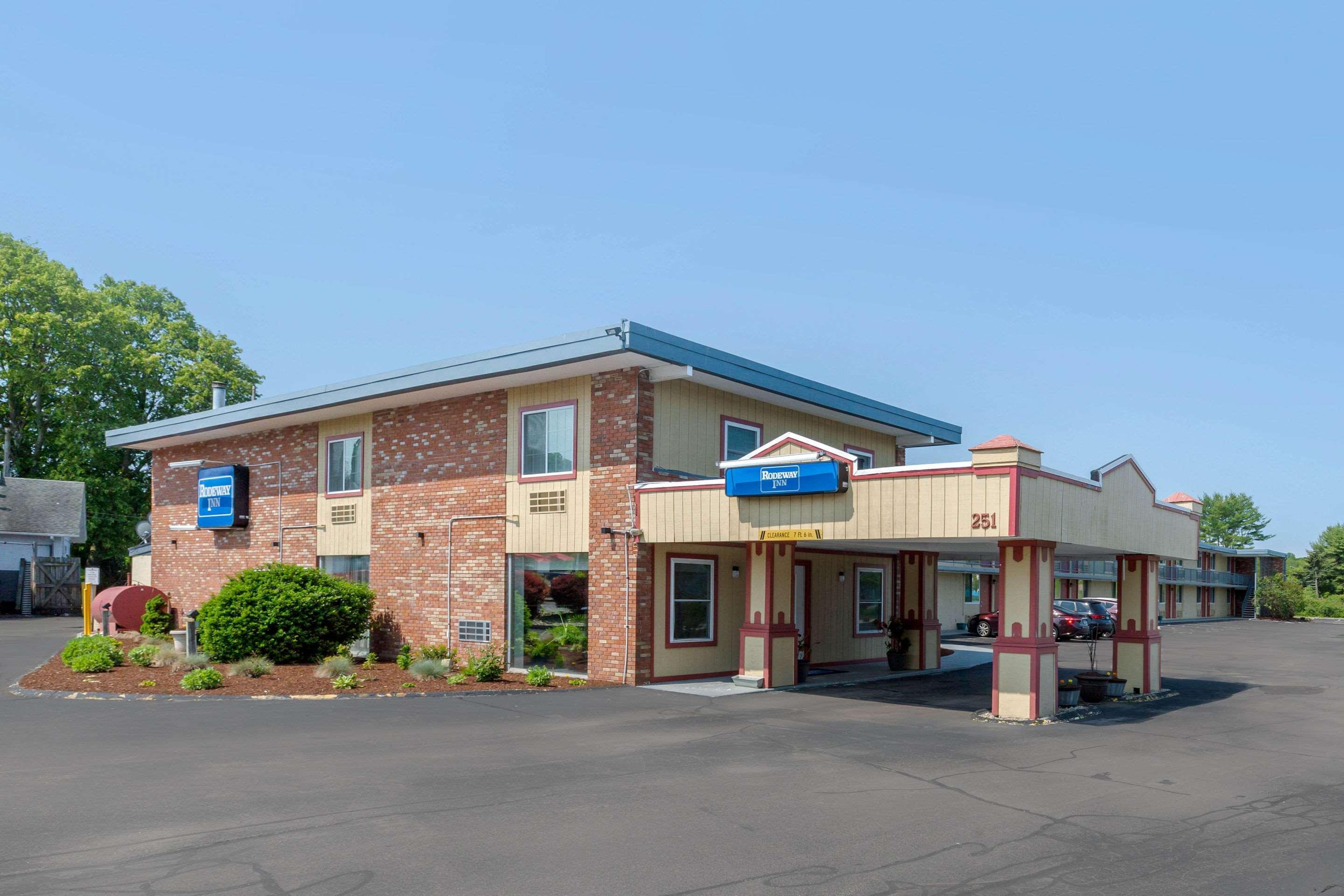 Rodeway Inn Мистик Экстерьер фото