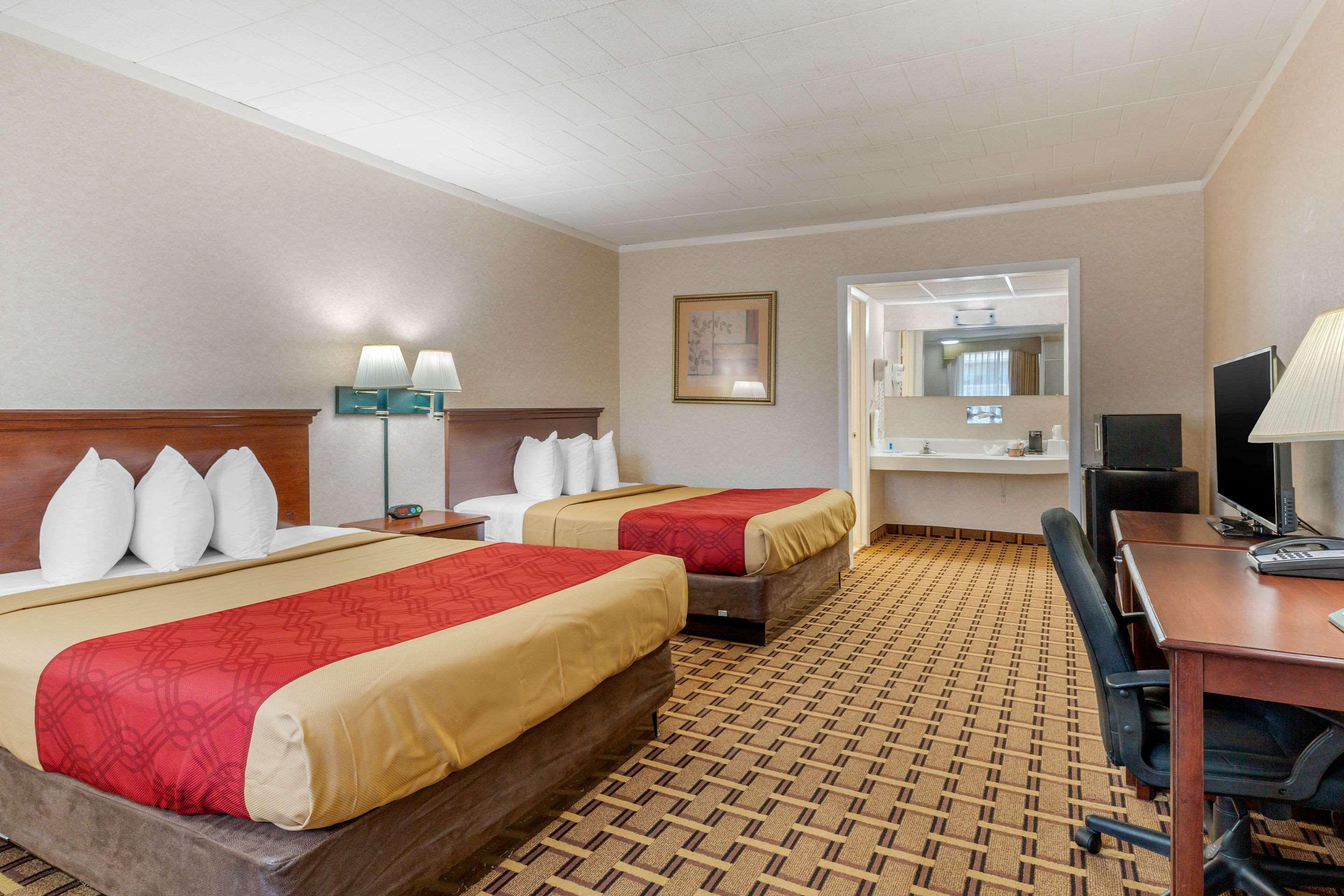 Rodeway Inn Мистик Экстерьер фото