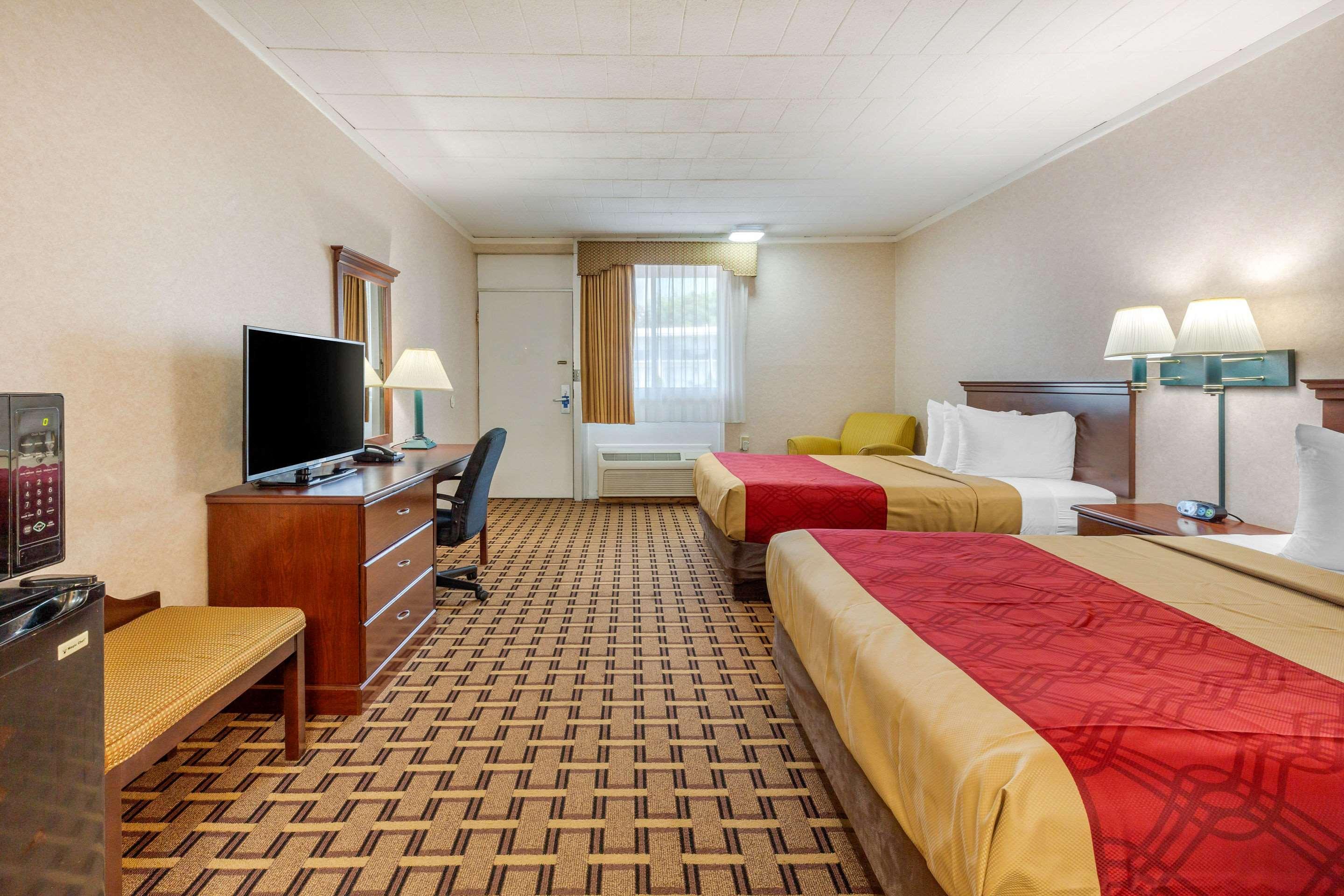 Rodeway Inn Мистик Экстерьер фото