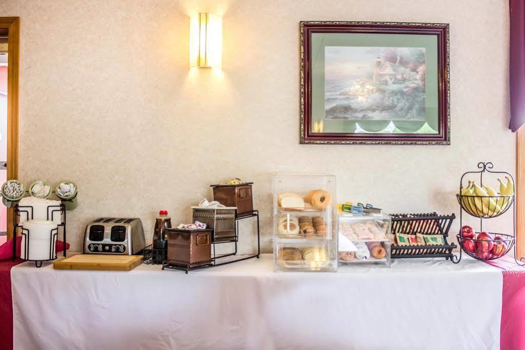 Rodeway Inn Мистик Экстерьер фото