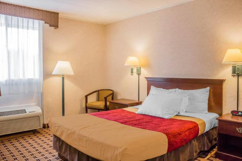 Rodeway Inn Мистик Экстерьер фото