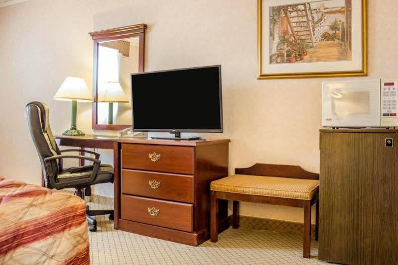 Rodeway Inn Мистик Экстерьер фото