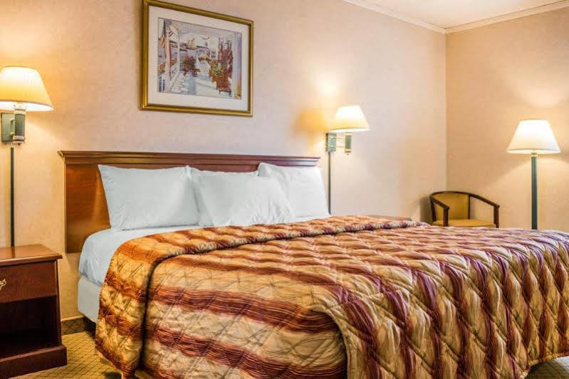 Rodeway Inn Мистик Экстерьер фото