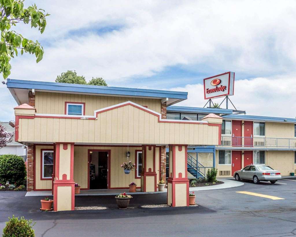Rodeway Inn Мистик Экстерьер фото